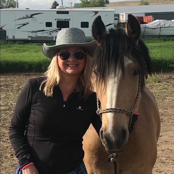 Meet your Posher, Andrea - Picture 2 of 2